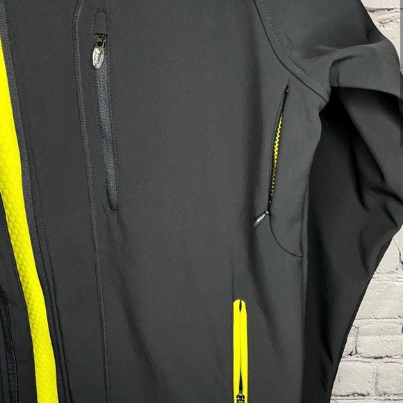 (Sold) ASICS Men’s Performance Running Jacket - Picture 4 of 6